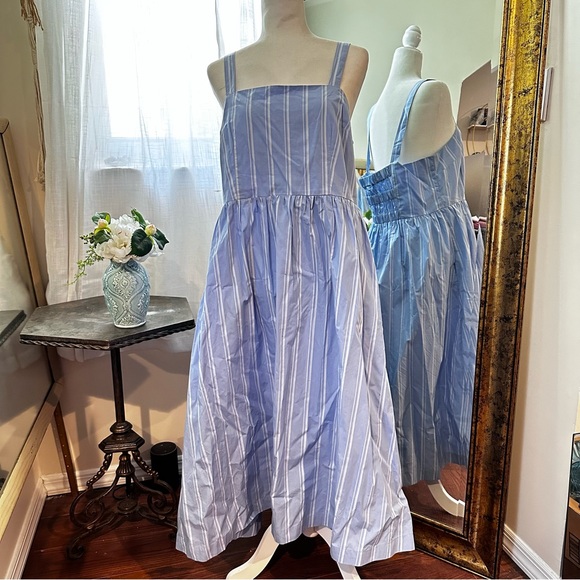 Adorable smocked back midi dress perfect for pregnancy or maternity shoot - Picture 3 of 5